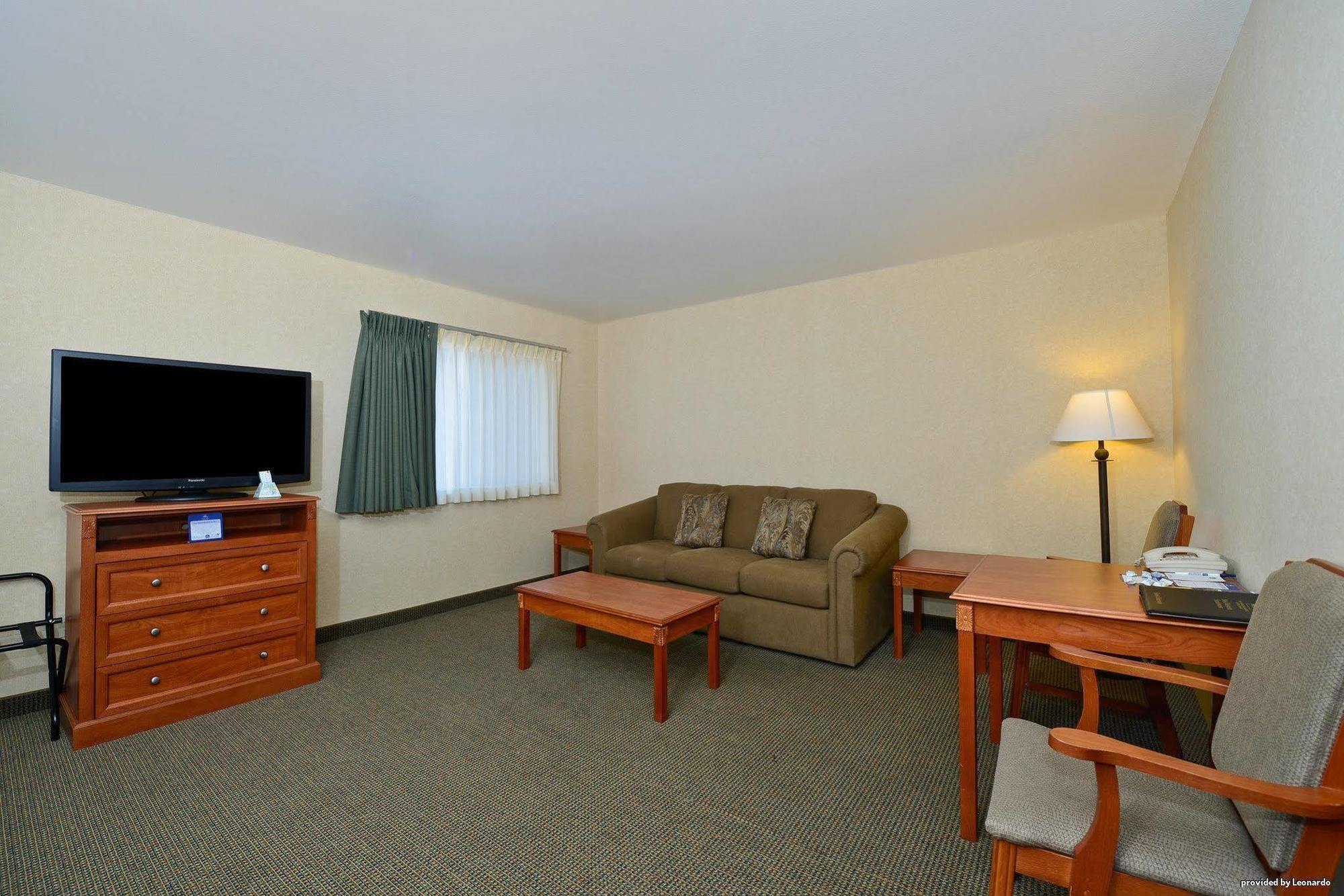 Western Sundowner Hotel 3*